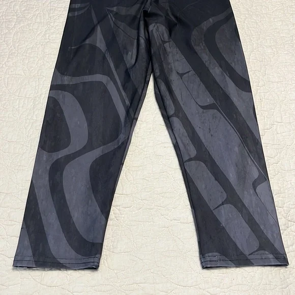 Trickster Company Black Bear Capri Leggings. Size Medium. NWT! - Picture 3 of 9